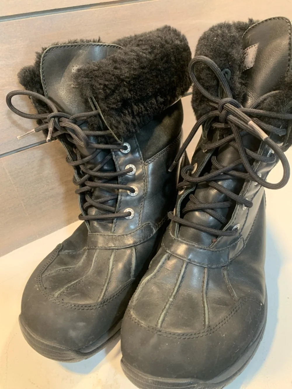 Ugg Mens Butte Waterproof Winter Boots Black Leather Sheepskin Size 10 Casual